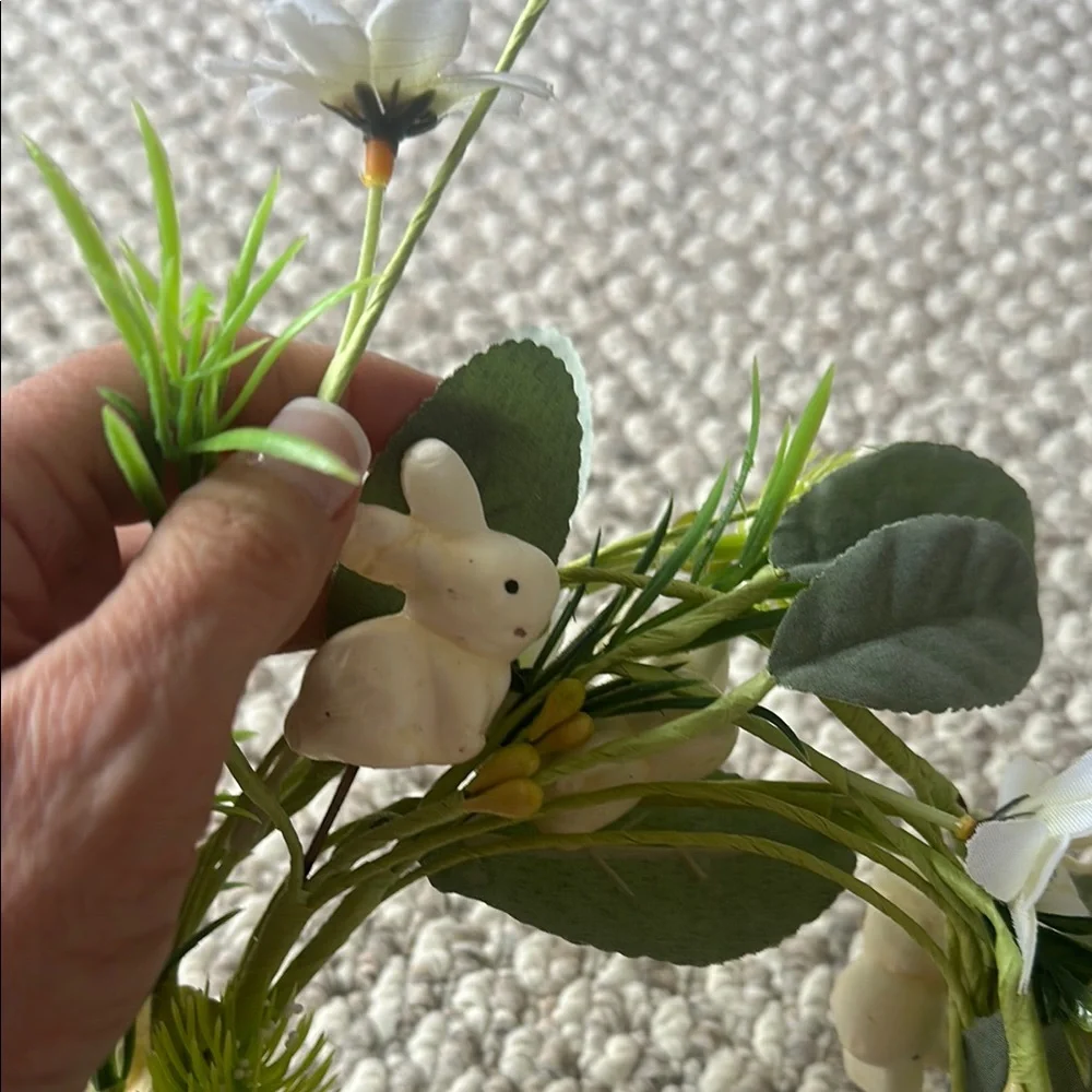 Ashland Green and White Floral Garland